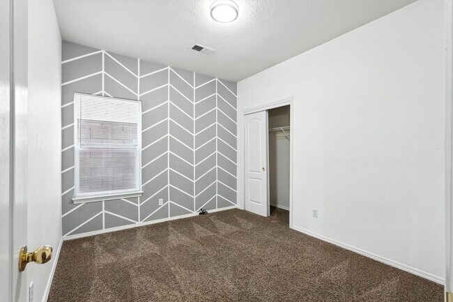 Building Photo - Move-In Ready 3 Bed / 2 Bath Home for Rent...