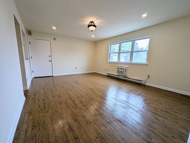 Building Photo - 101 Belair Dr