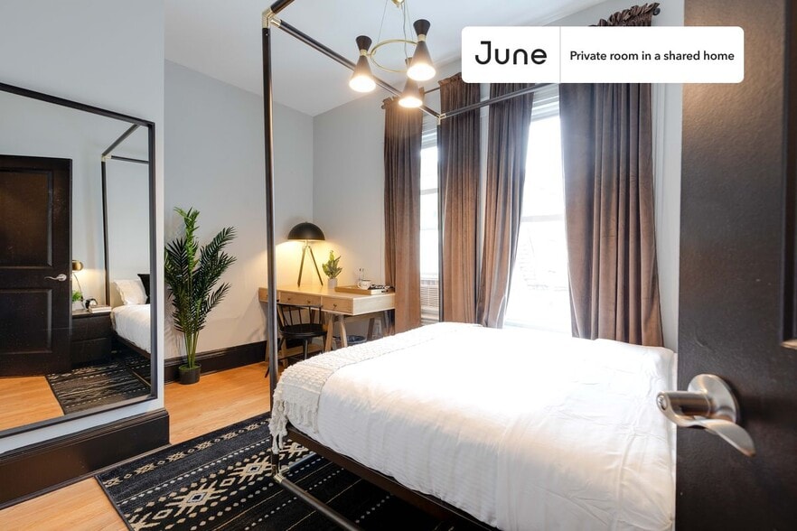 Building Photo - Room in Shared 4 bed/1.5 bath home in South Boston
