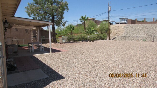Building Photo - 2 Bedroom 2 bathroom Boat Deep Furnished Home