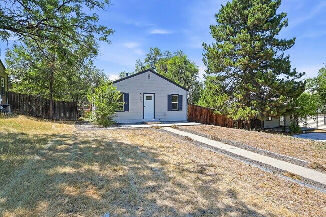 Building Photo - $2,340.95 with $300 off the first month's rent, 2 Beds - 1 Bath, Single Family Home in Denver wit...