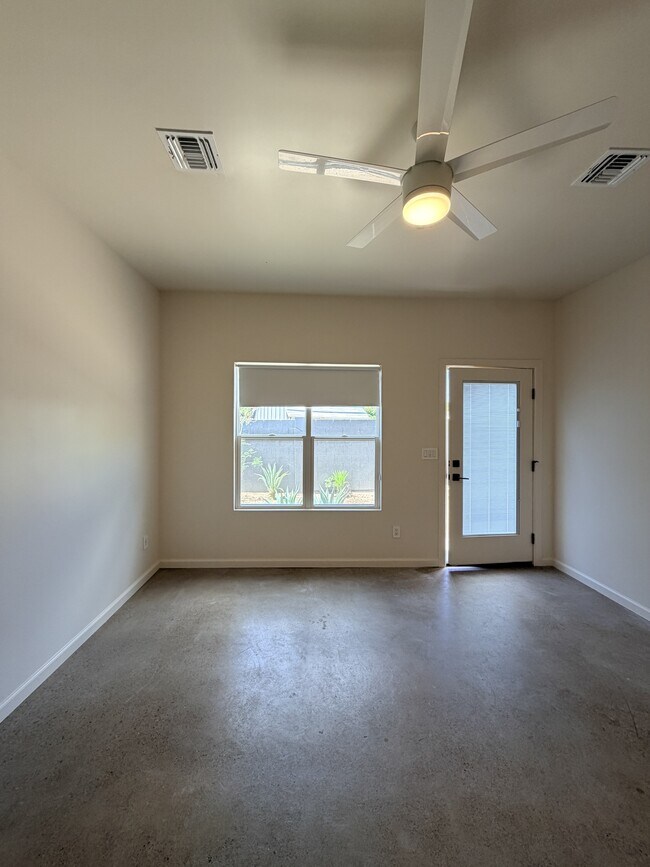 Building Photo - 1507 W Keim Dr