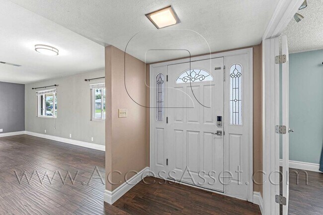 Building Photo - Beautiful 3BR/2BA Home In Hemet With Lush Backyard & Fruit Trees!