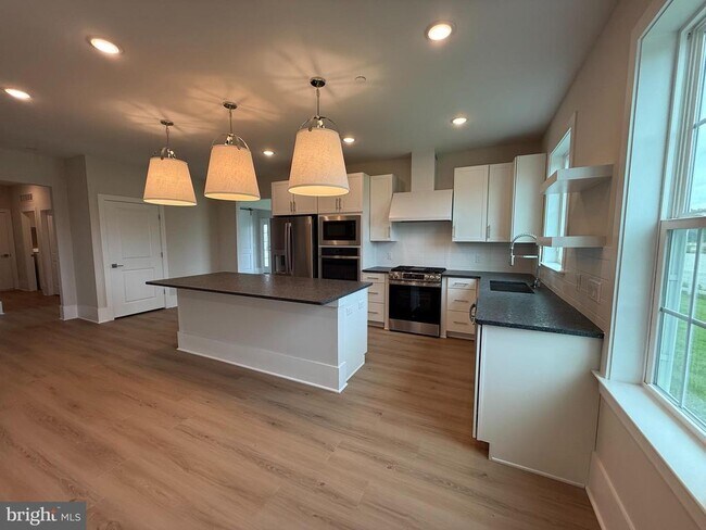 Building Photo - 1404 Justin Dr