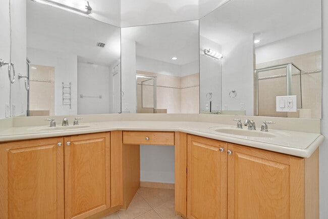 Building Photo - 1030 Murano Bay Dr