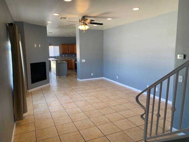Building Photo - 3 Bedroom Townhouse