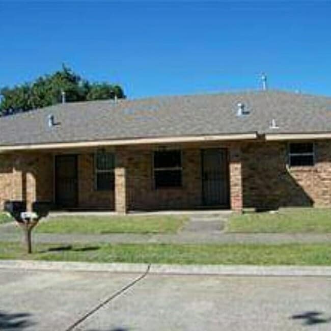 Building Photo - 8941 Middleboro Rd