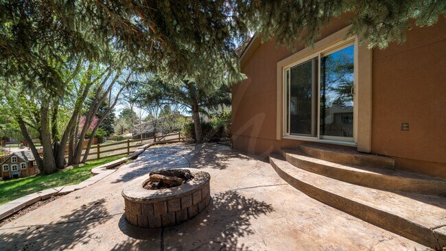 Building Photo - 5 Bedroom 3.5 Bath Home in Discovery @ Rockrimmon