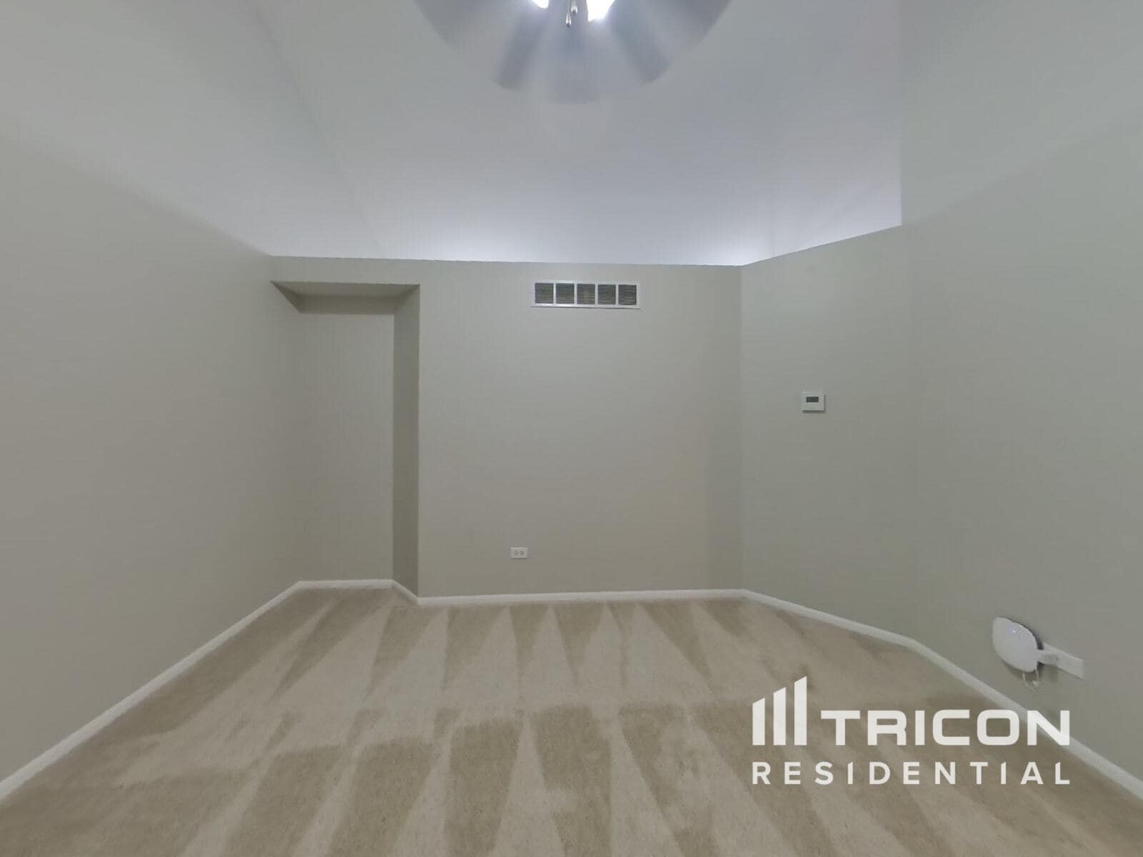 Building Photo - 1414 Lakewood Dr