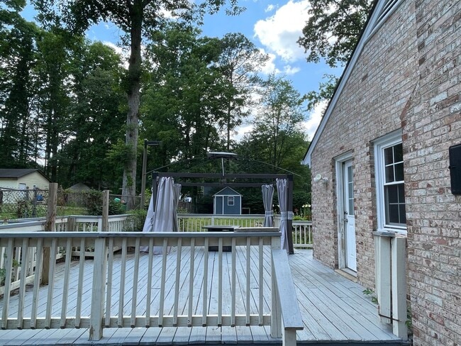 Building Photo - 3600 Ghent Dr