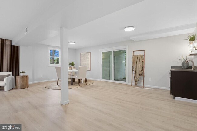 Building Photo - 4512 Sleaford Rd