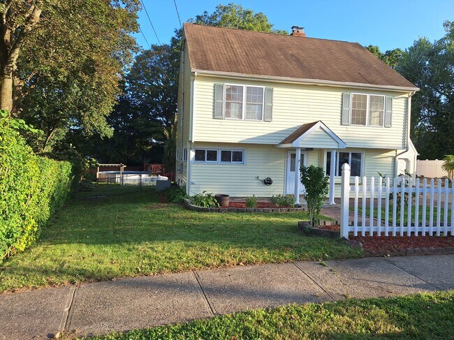 Building Photo - 132 Wepawaug Dr