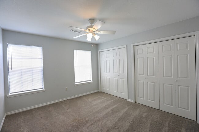 Building Photo - 602 Camellia Dr