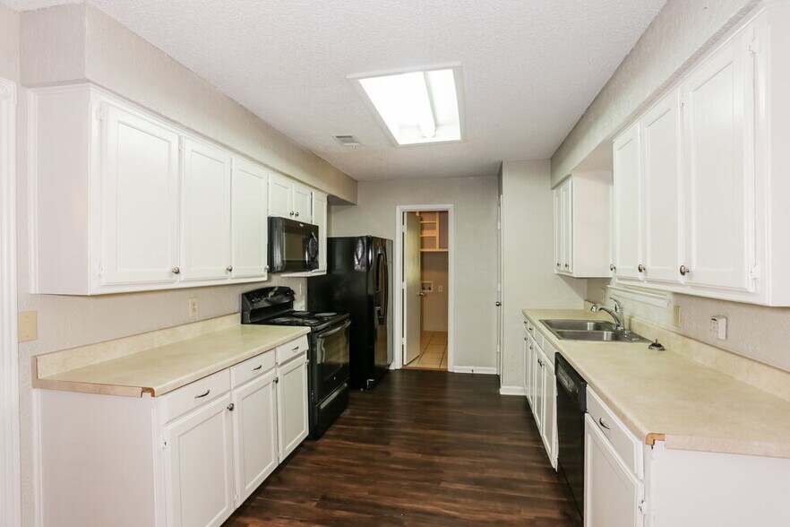 Building Photo - 5108 Parliament Dr