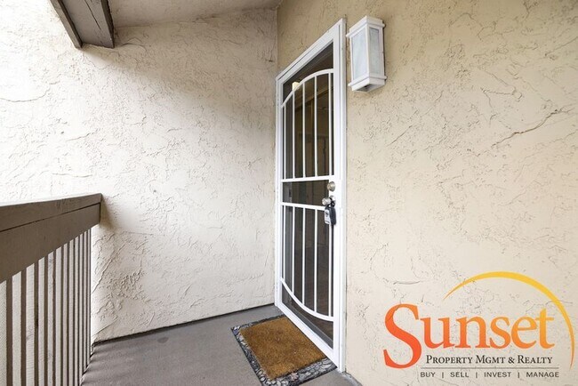 Building Photo - 8561 Villa La Jolla Dr
