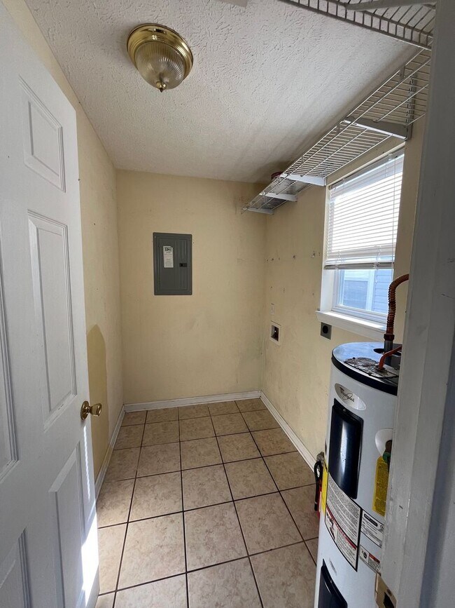 Building Photo - 220 Seahorse Wy