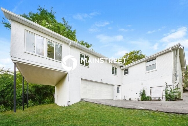 Building Photo - 4 Bedroom Pet-Friendly Home in NASHVILLE, ...