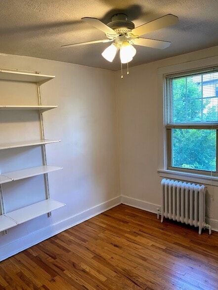 Building Photo - 6325 Glenview Pl