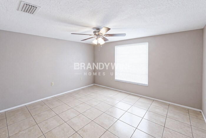 Building Photo - 7815 Treasure Pointe Dr