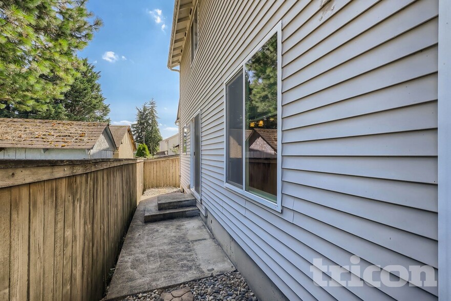 Building Photo - 6509 NE 139th Ct