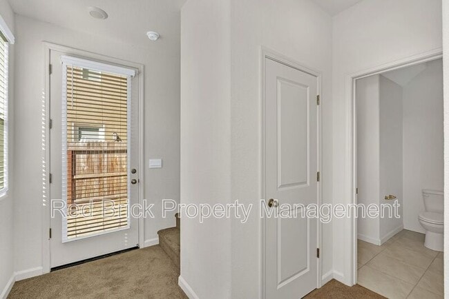 Building Photo - 393 Sullivan Dr