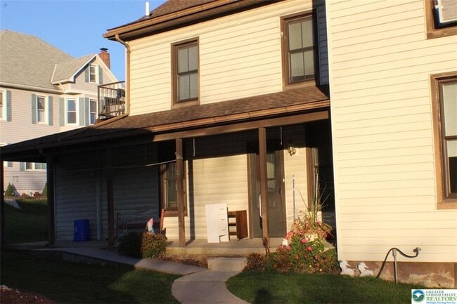 Building Photo - 210 Mauch Chunk St