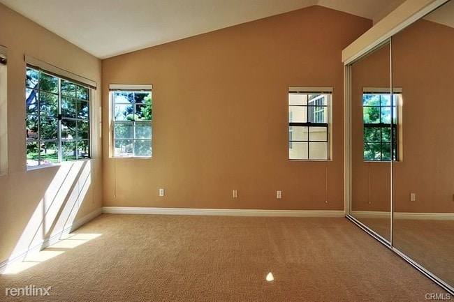 Building Photo - 3 br, 3 bath Townhome - 12650 Homestead