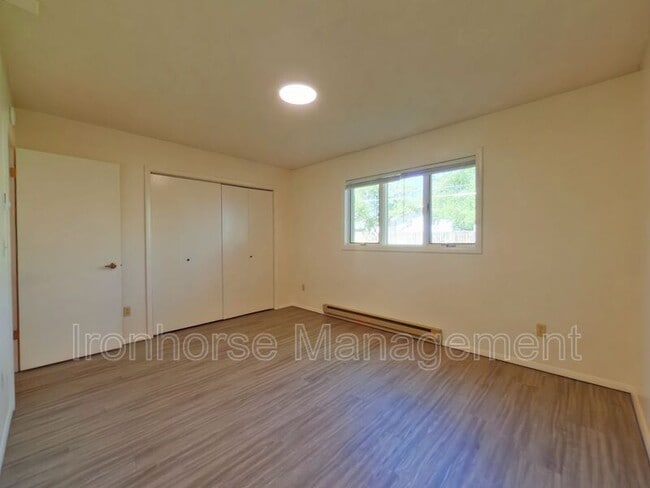 Building Photo - 811 W Villard St