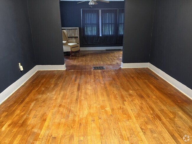 Building Photo - 5269 Comstock Ave