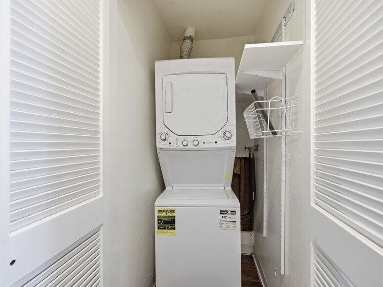 Building Photo - 1940 N Highland Ave