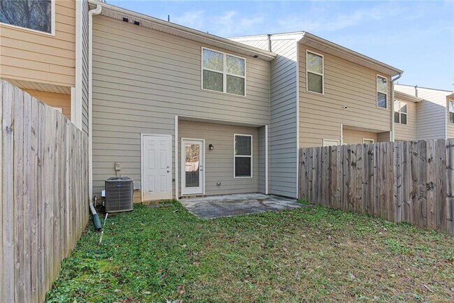 Building Photo - 2505 Piering Dr