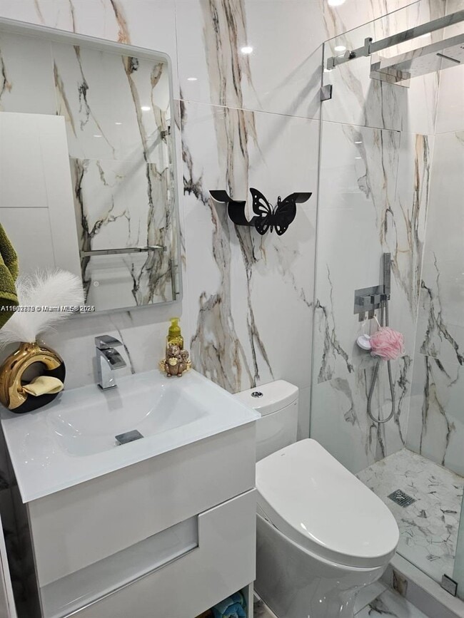 Building Photo - 106 SE 4th Ave