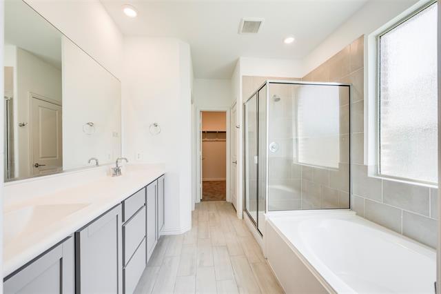 Building Photo - 14605 Little Water Dr