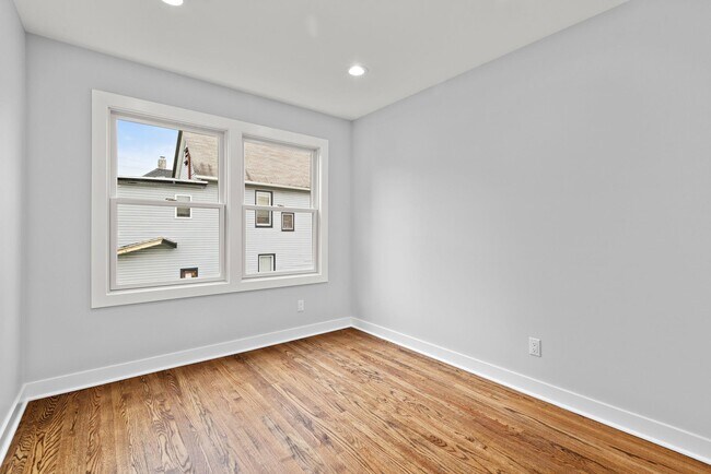 Building Photo - 44 Linden St