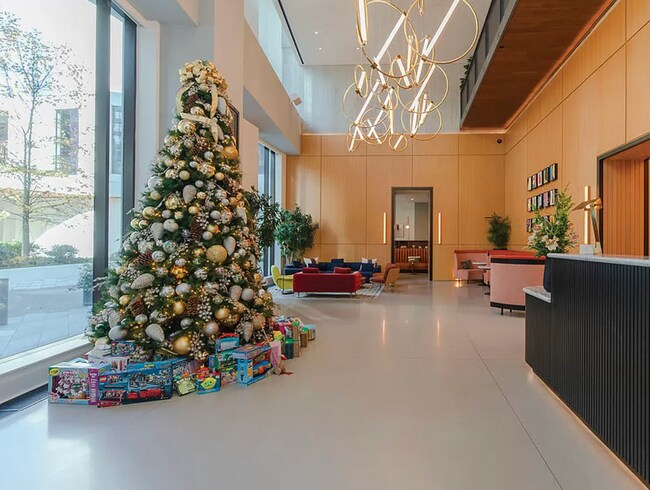 Building Photo - 11 Hoyt St