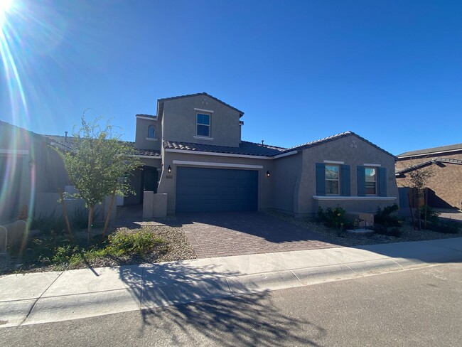 Primary Photo - Newer Build Gorgeous 3 Bed/2.5 Bath with L...