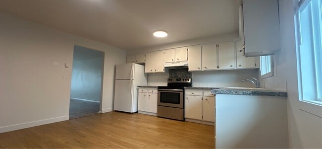 Building Photo - 750 N Main St