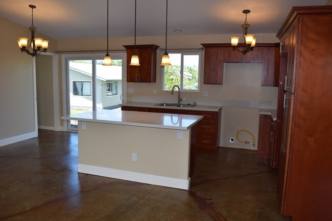 Building Photo - 1767 Kilauea Ave