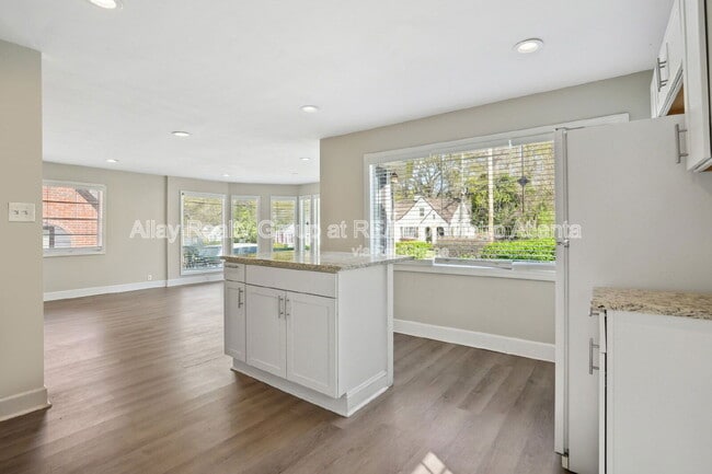 Building Photo - 1770 Rogers Ave SW