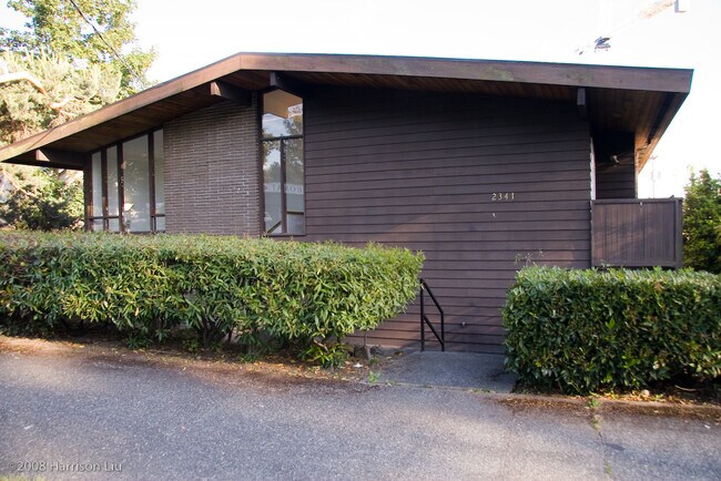 Building Photo - Robertson Apartments