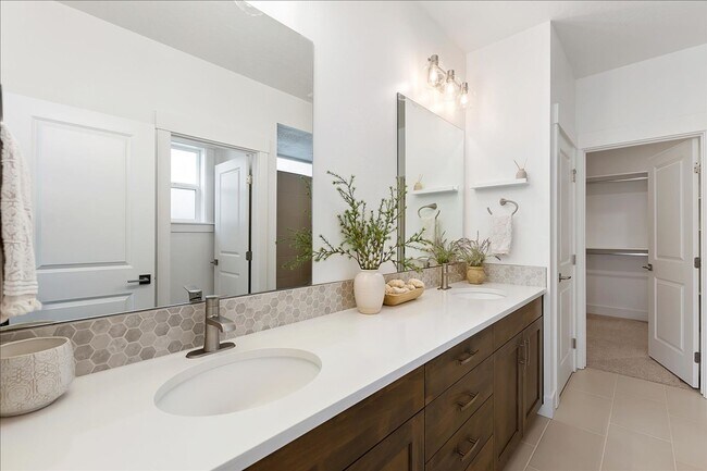 Building Photo - 4 Bedroom, 2 Bath home in Beautiful Meridian with SO MANY upgrades and perks throughout!  You don...