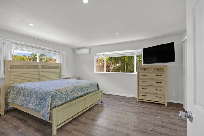 Building Photo - Newly Renovated Furnished 3BR/1BA Downstairs Unit with Pool Access in South Kihei