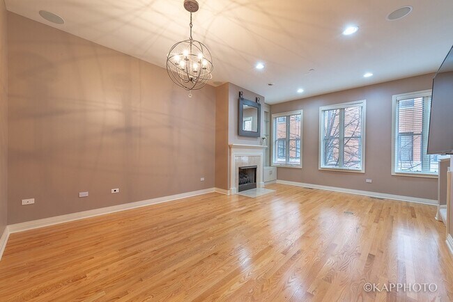 Building Photo - 1117 W Monroe St