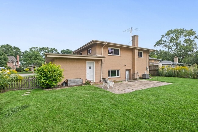 Building Photo - 230 Greenfield Dr
