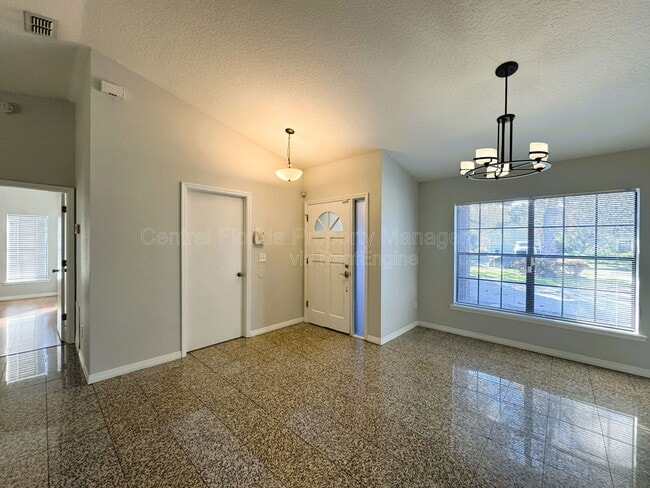 Building Photo - 1407 Spring Ridge Dr