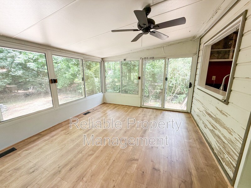 Building Photo - 1408 Kelly Rd