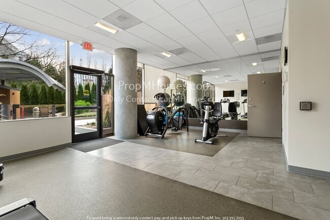 Building Photo - Luxurious Two Bedroom High-Rise Living at the Portland Plaza!