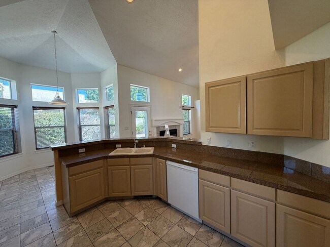 Building Photo - 6517 Glen Oak NE
