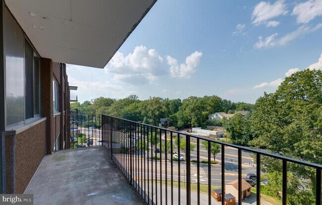 Building Photo - 4401 Cherry Hill Rd