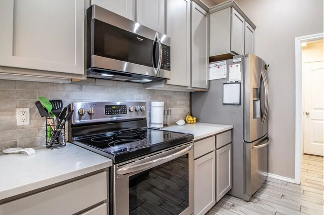 Building Photo - 3/2 in Frenship ISD: Appliances included!!!!